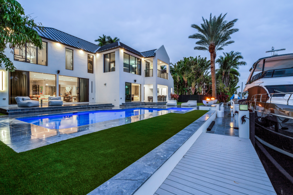 High-speed action and luxury: formula one miami 2025 6 1. Villa san marco 2