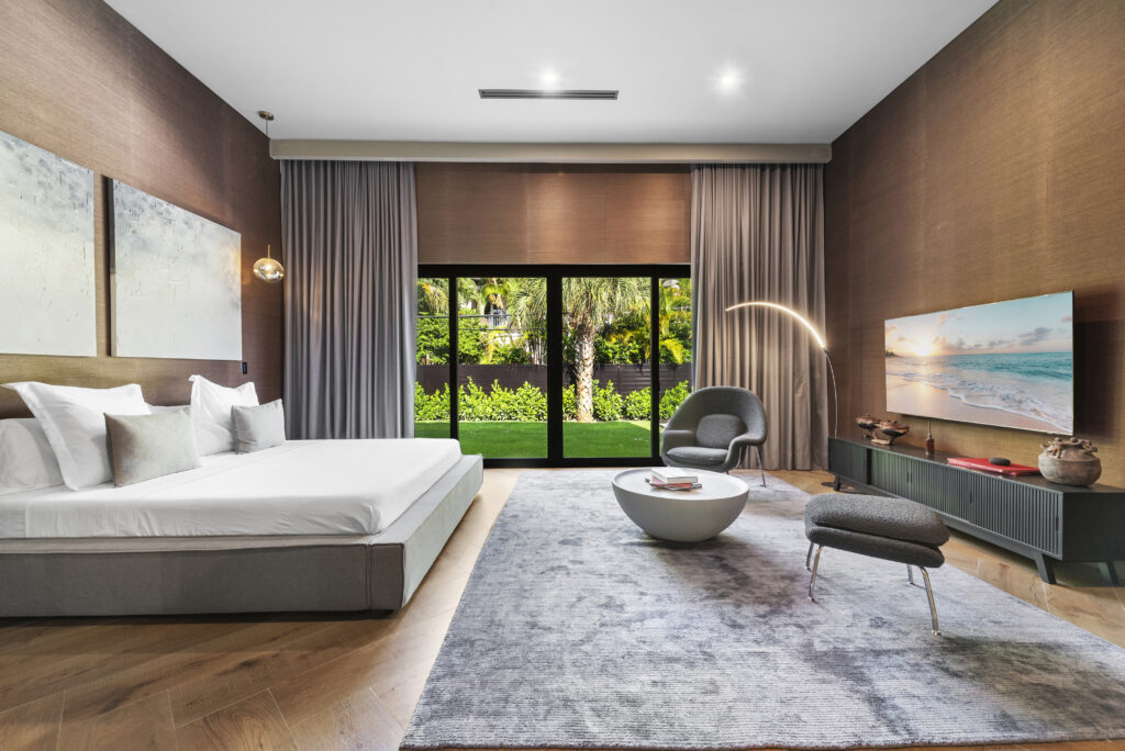 Indulge in luxury: your #1 south florida winter vacation starts here 6 Villa kasakua 1st primary suite bedroom 1 2